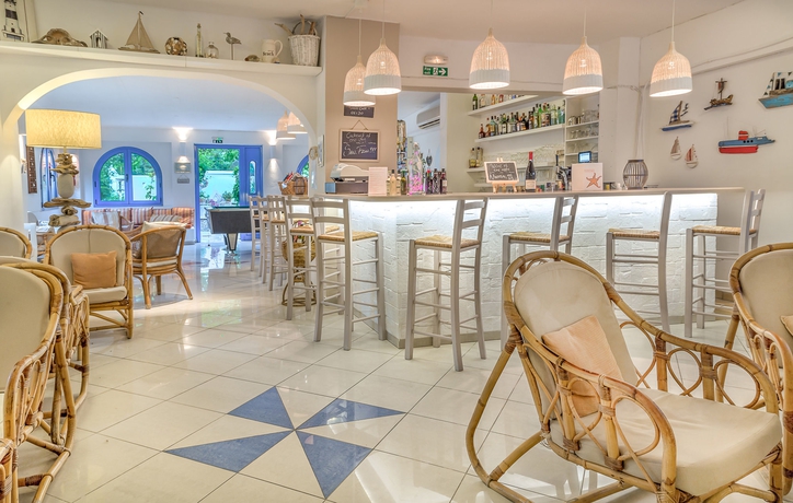 Imagen del bar/restaurante del Hotel Nathalie. Foto 5