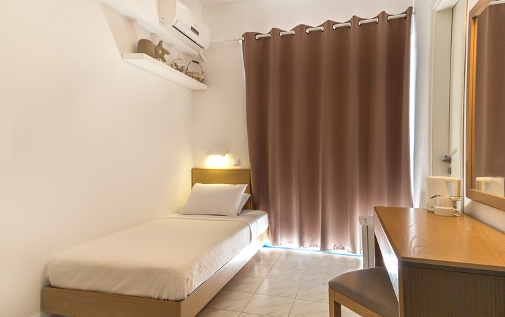 Imagen de la habitación del Hotel Nathalie. Foto 7