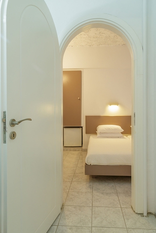 Imagen de la habitación del Hotel Nathalie. Foto 8