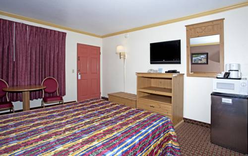 Imagen de la habitación del Hotel National 9 Inn Placerville. Foto 10