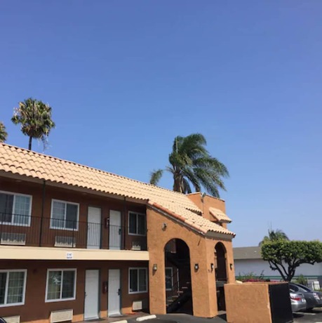 Imagen de los exteriores del Hotel National City Motel. Foto 16
