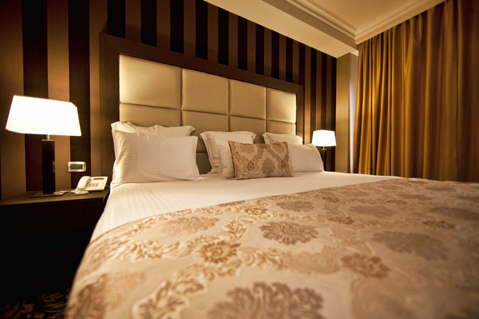 Imagen de la habitación del Hotel National, Ereván. Foto 5