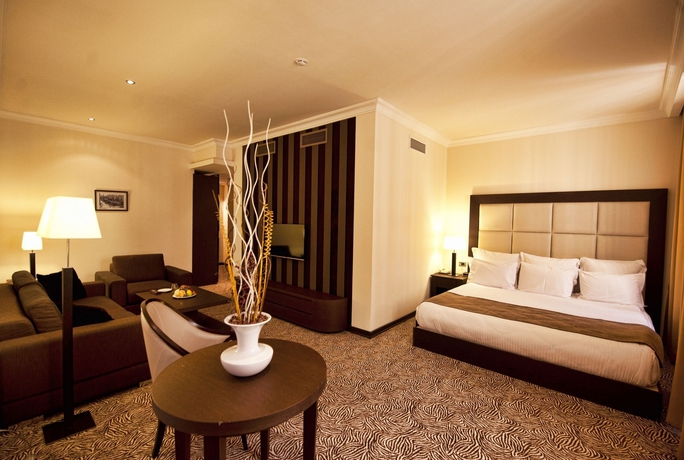 Imagen de la habitación del Hotel National, Ereván. Foto 6