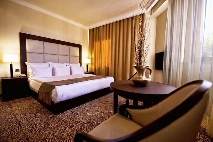 Imagen de la habitación del Hotel National, Ereván. Foto 7