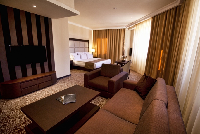 Imagen de la habitación del Hotel National, Ereván. Foto 9