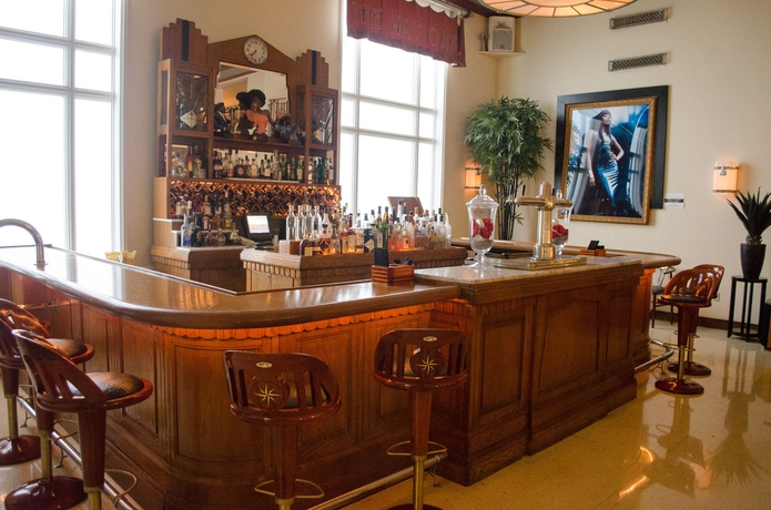 Imagen del bar/restaurante del Hotel National Hotel, An Adult Only Oceanfront Resort. Foto 7