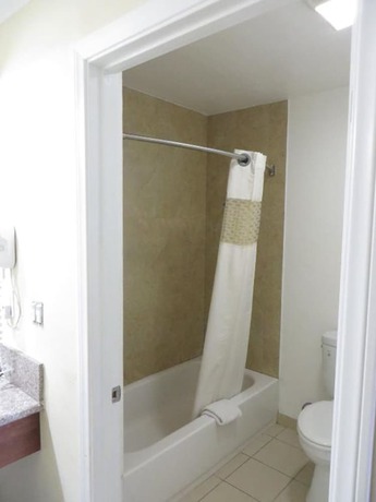 Imagen de la habitación del Hotel National Inn Garden Grove. Foto 16
