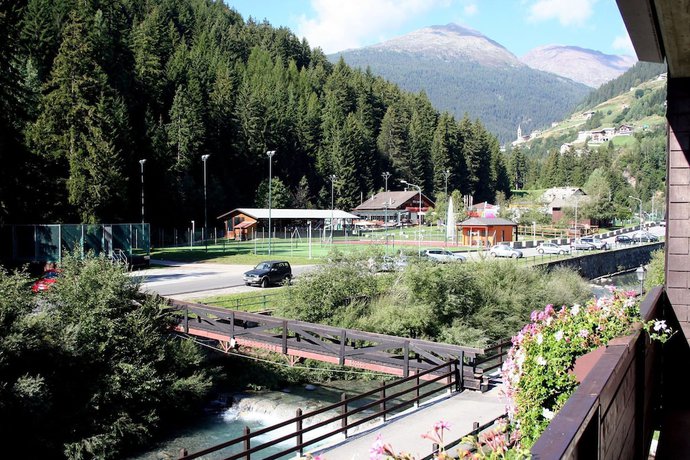 Imagen de la habitación del Hotel National Park. Foto 13
