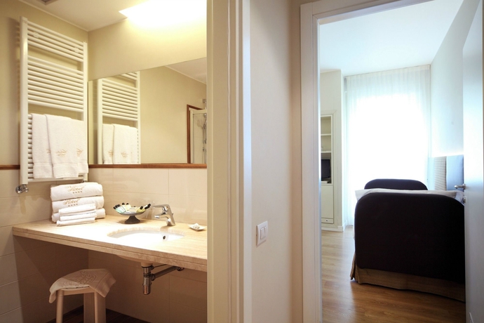 Imagen de la habitación del Hotel National, Rimini. Foto 2