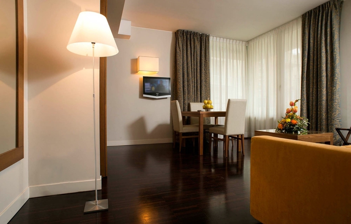 Imagen de los interiores del Hotel National, Rimini. Foto 14