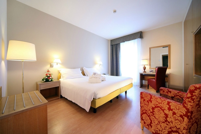 Imagen de la habitación del Hotel National, Rimini. Foto 9