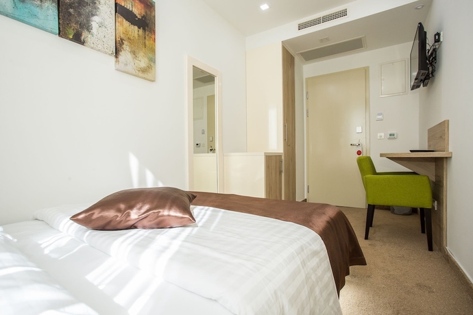 Imagen de la habitación del Hotel National, Zagreb. Foto 3
