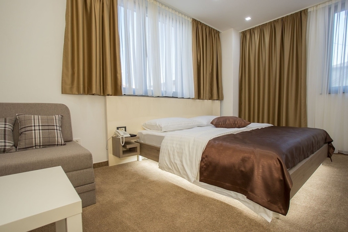 Imagen de la habitación del Hotel National, Zagreb. Foto 9