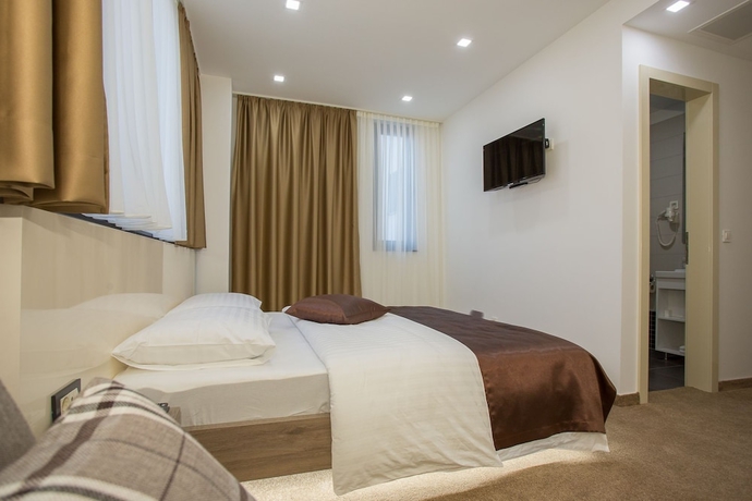 Imagen de la habitación del Hotel National, Zagreb. Foto 10