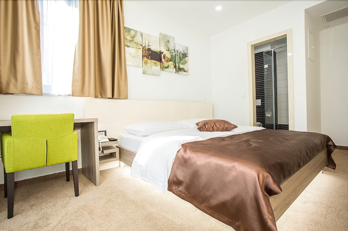 Imagen de la habitación del Hotel National, Zagreb. Foto 11