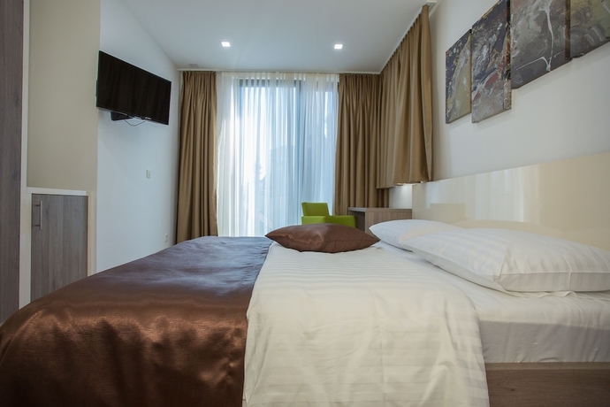 Imagen de la habitación del Hotel National, Zagreb. Foto 13