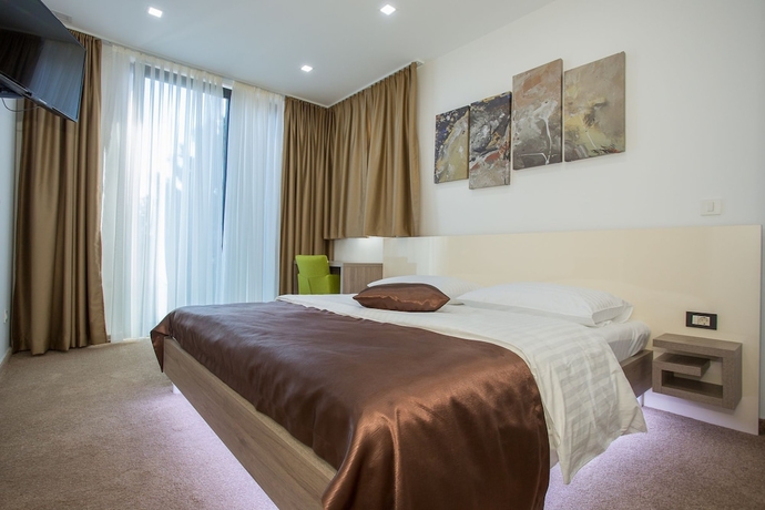 Imagen de la habitación del Hotel National, Zagreb. Foto 14
