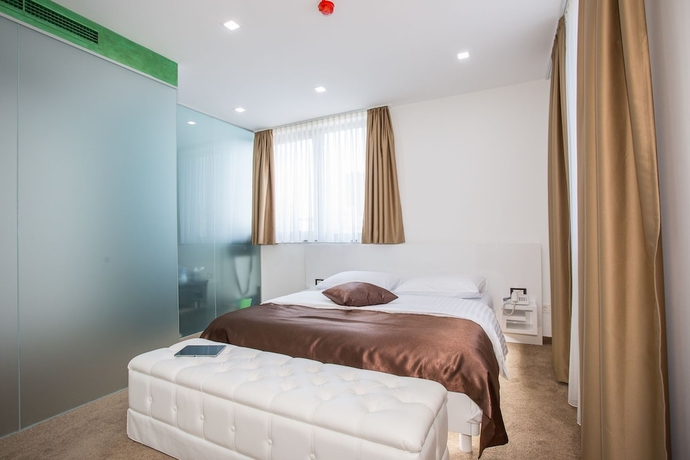 Imagen de la habitación del Hotel National, Zagreb. Foto 15