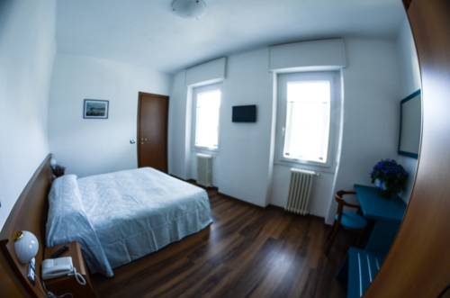 Imagen de la habitación del Hotel National, Zelbio. Foto 14