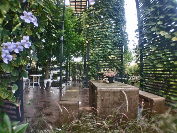 Imagen de los exteriores del Hotel Natnalin. Foto 9