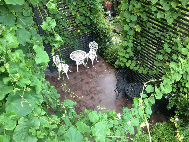 Imagen de los exteriores del Hotel Natnalin. Foto 14