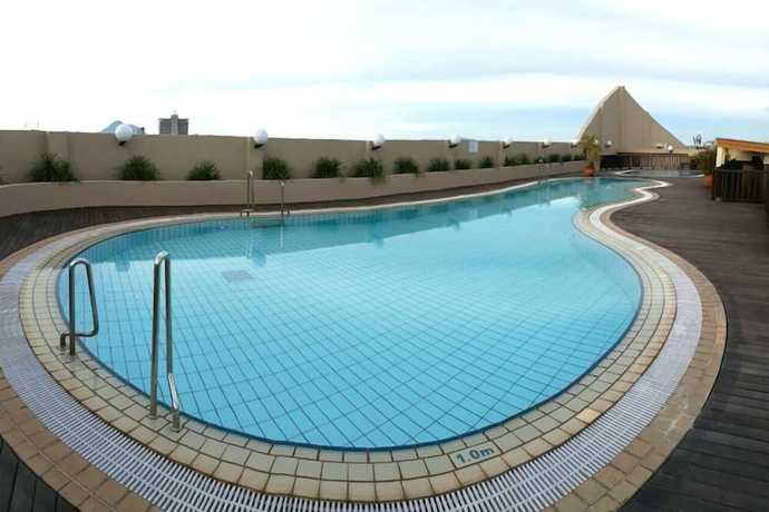 Imagen de la piscina del Hotel Natol Homestay-Riverbank Suites. Foto 15