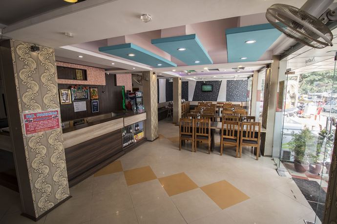 Imagen del bar/restaurante del Hotel Natraj, Pachmarhi. Foto 2