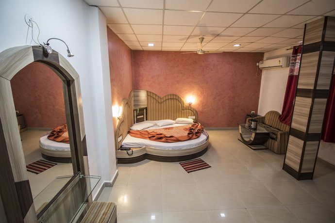 Imagen de la habitación del Hotel Natraj, Pachmarhi. Foto 11