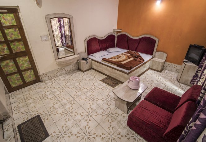 Imagen de la habitación del Hotel Natraj, Pachmarhi. Foto 12