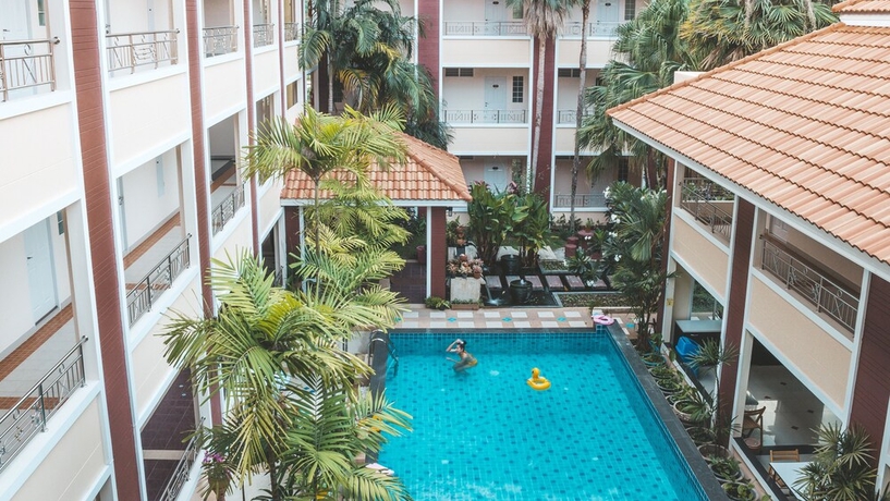 Imagen de la piscina del Hotel Nattida Place. Foto 14