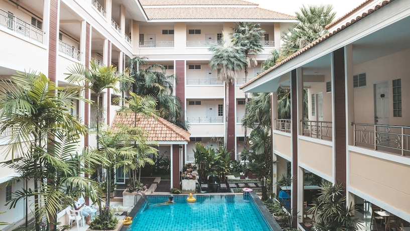 Imagen de la piscina del Hotel Nattida Place. Foto 16
