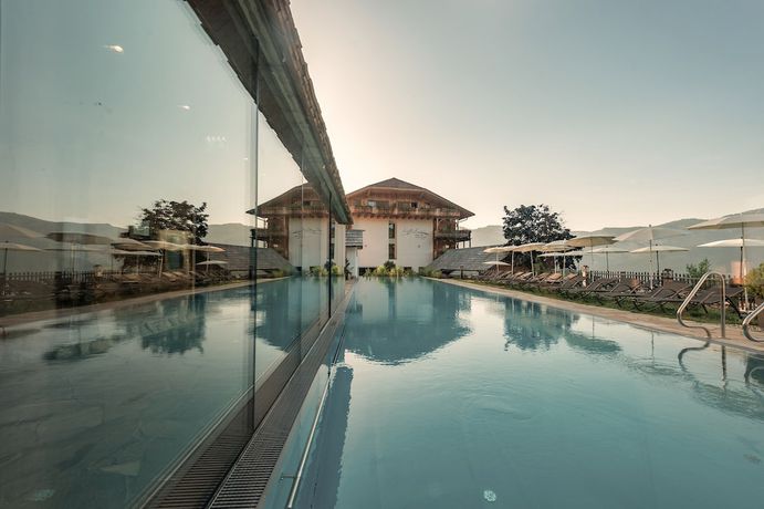 Imagen de la piscina del Hotel Natur And Wellnesshotel H&ouml;flehner. Foto 19
