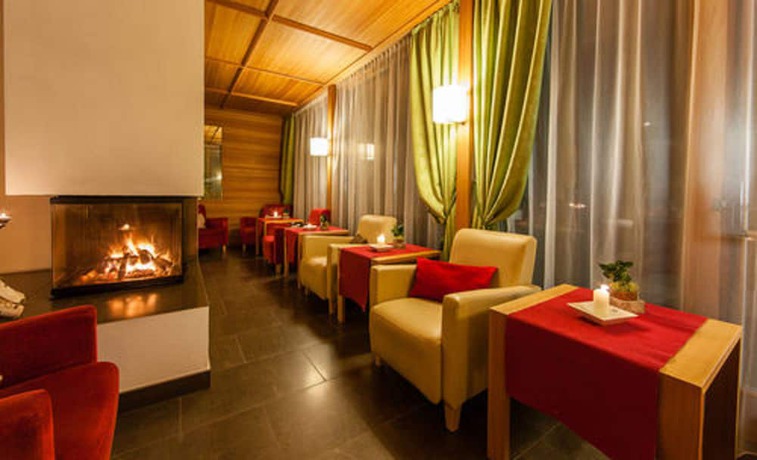 Imagen del bar/restaurante del Hotel Natur Idyll Hochgall. Foto 2