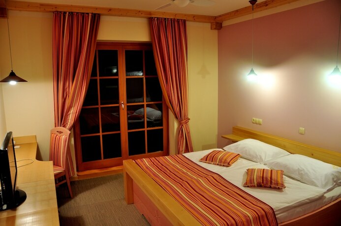 Imagen de la habitación del Hotel Natura Amon. Foto 17