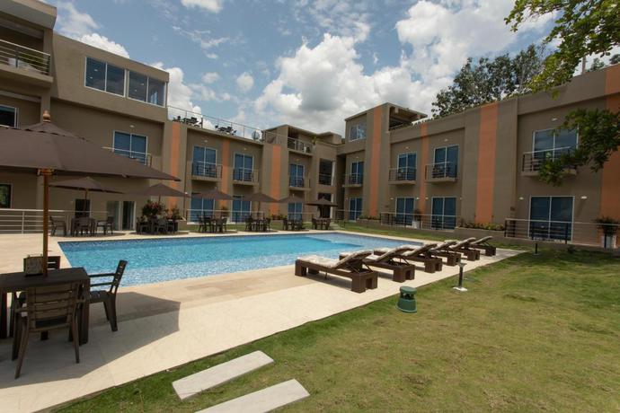 Imagen de la piscina del Hotel Natural Hill's by HandR. Foto 14