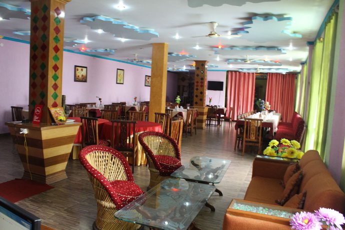 Imagen del bar/restaurante del Hotel Nature Bloom Dharamshala and Resort. Foto 4