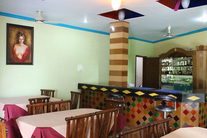 Imagen del bar/restaurante del Hotel Nature Bloom Dharamshala and Resort. Foto 5