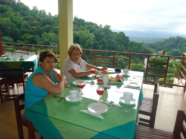 Imagen del bar/restaurante del Hotel Nature Walk Resort, Kandy. Foto 3