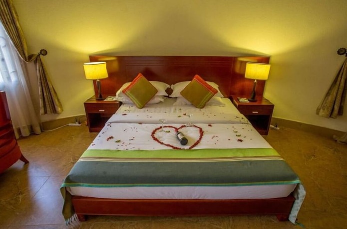 Imagen de la habitación del Hotel Nature's Green Beach Resort. Foto 26