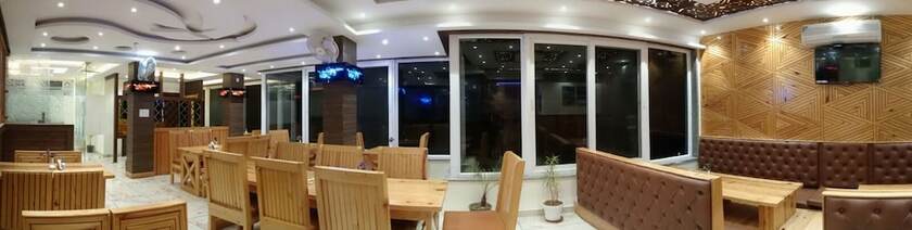 Imagen del bar/restaurante del Hotel Natures View. Foto 10