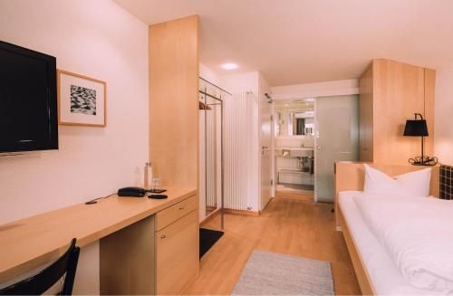 Imagen de la habitación del Hotel Naturhotel Chesa Valisa. Foto 12