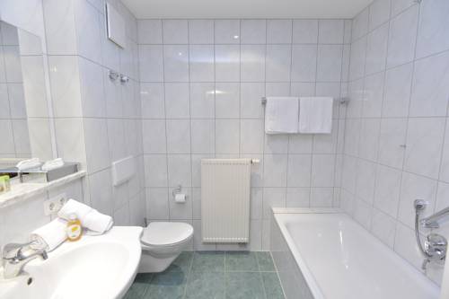 Imagen de la habitación del Hotel Naturhotel L&auml;rchenhof. Foto 10