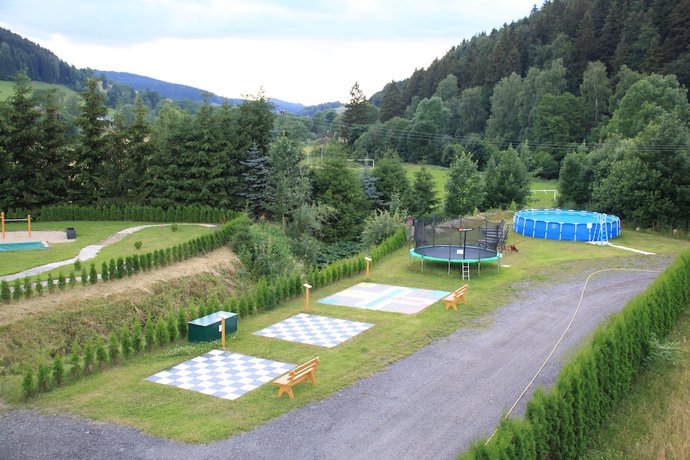 Imagen de la piscina del Hotel Naturhotel Lindenhof. Foto 19