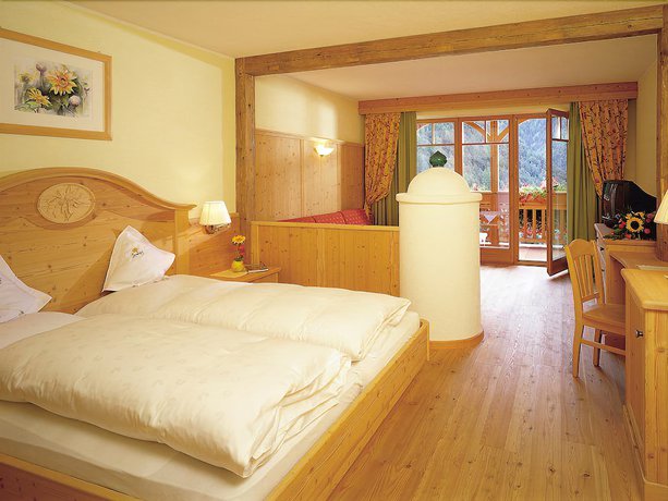 Imagen de la habitación del Hotel Naturhotel L&uuml;snerhof. Foto 15