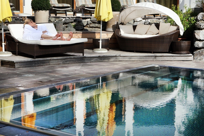 Imagen de la piscina del Hotel Naturhotel Ortners Eschenhof. Foto 9