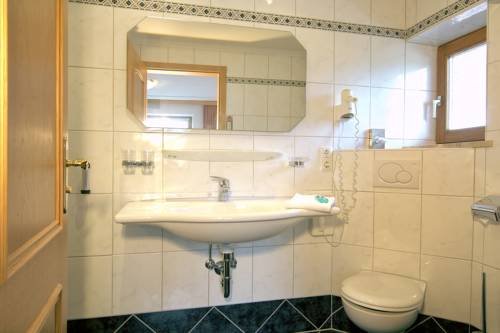 Imagen de la habitación del Hotel Naturhotel Reissenlehen. Foto 5