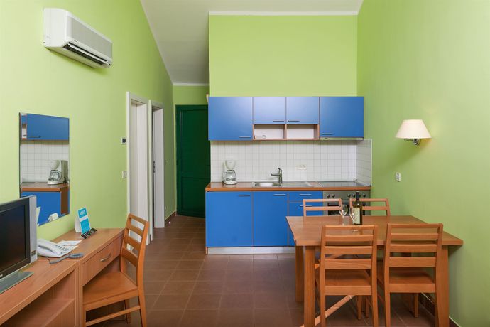 Imagen de los interiores del Hotel Naturist Park Koversada Apartments. Foto 14