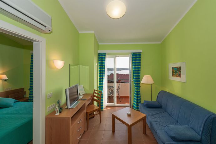 Imagen de los interiores del Hotel Naturist Park Koversada Apartments. Foto 15