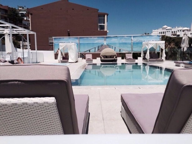 Imagen de la piscina del Hotel Natursun. Foto 14