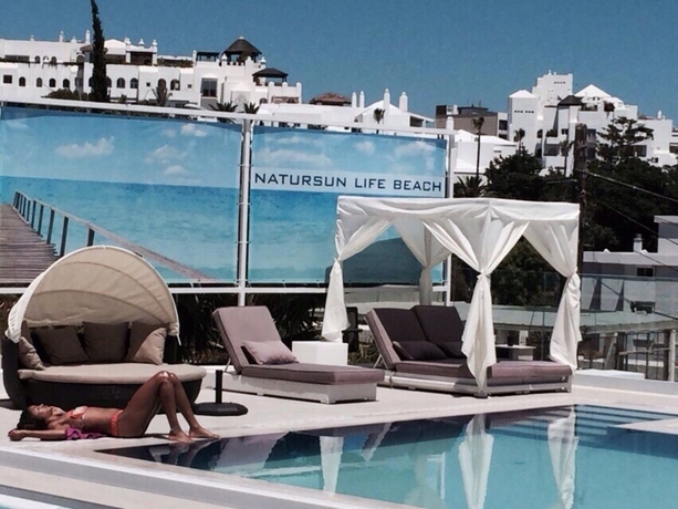 Imagen de la piscina del Hotel Natursun. Foto 15